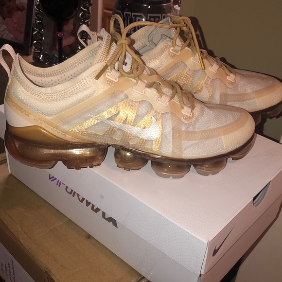 vapormax tan